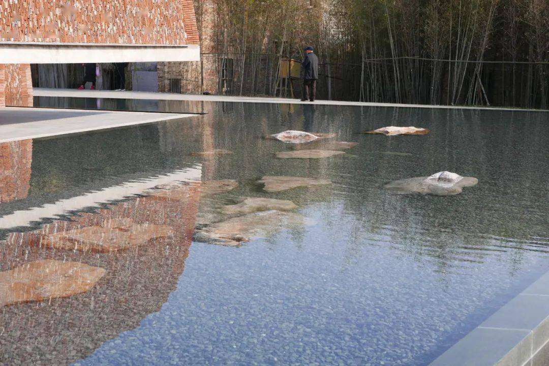 咖啡厅前水景 朱锫建筑事务所
