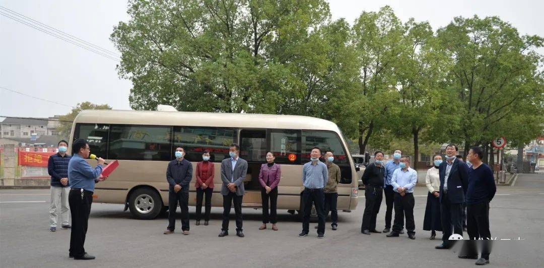 松滋二中:市人大常委会主任赵茂安同志到我校视察