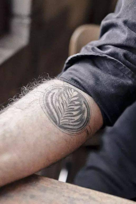 在这些纹身里,尤其是跟咖啡有关的图案最受欢迎,比如咖啡豆,咖啡树叶