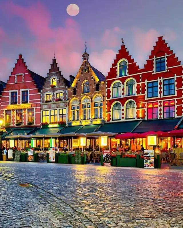 疑似彩虹落人间彩色房子的无穷魅力