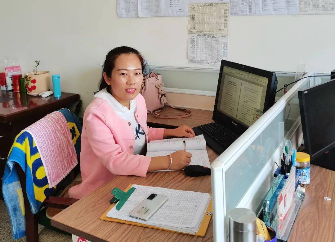 师者最美绽放北重四中张晓英无私奉献追求卓越