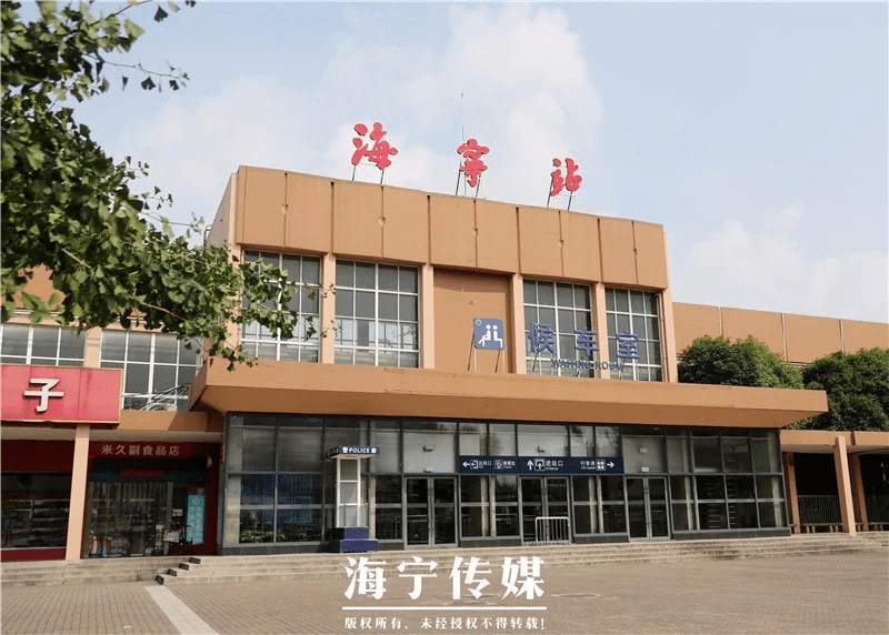 我现在在火车站这里……"终于,电话那头的女孩鼓足了勇气,讲出了原因.