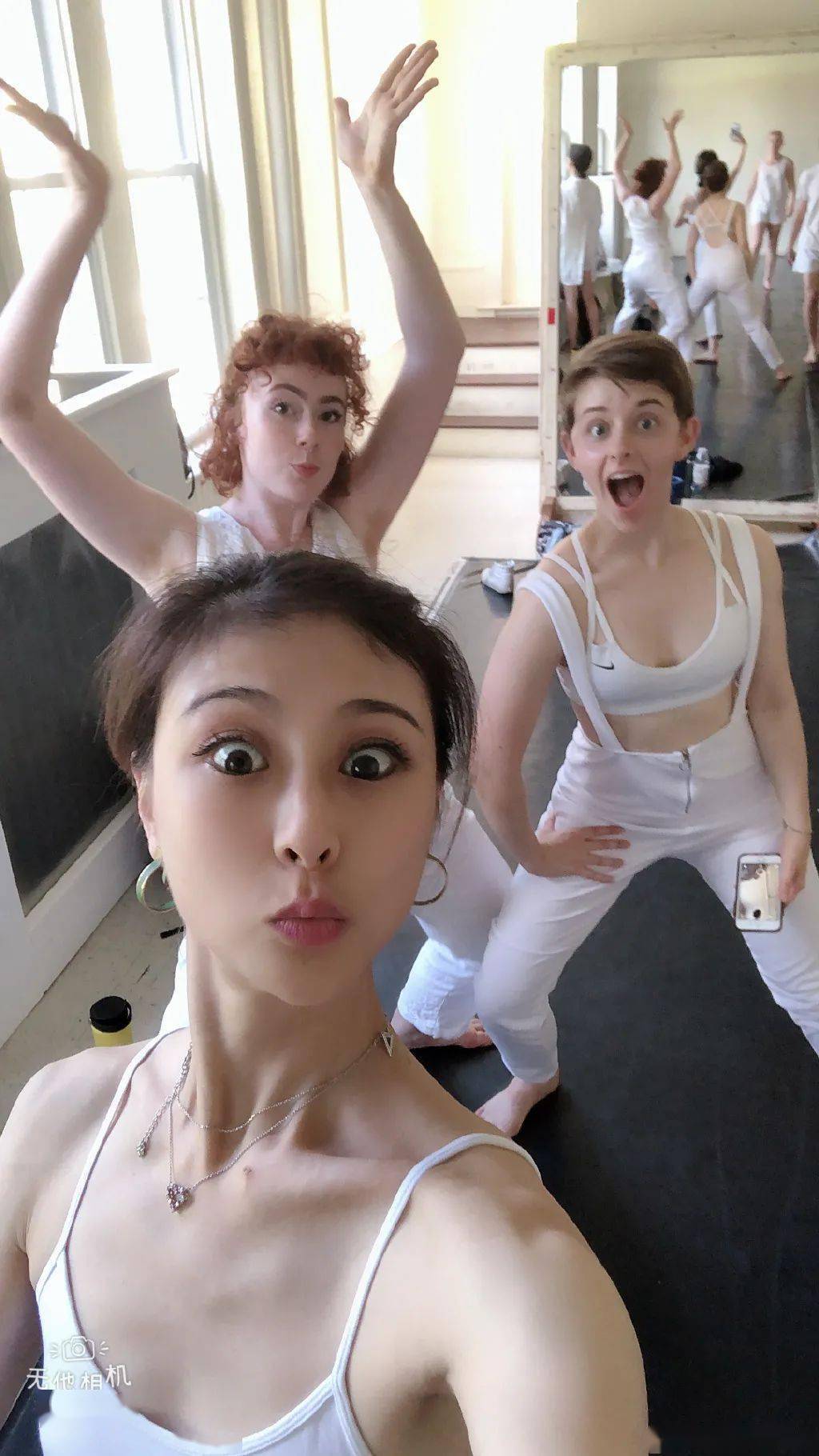 还记得6年前穿旗袍的尤物吗?_周丽君