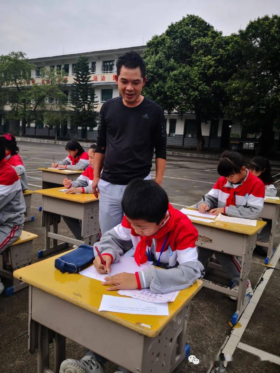 白沙镇中心小学现场书画大赛