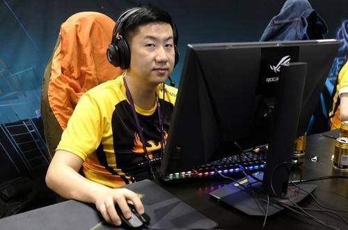 csgo一哥ququ直播被举报开挂天梯游乐场ak四杀屠杀全场