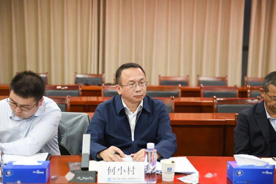 公司召开市场营销专题会,公司党委书记,董事长刘晓清,副总经理葛志雄