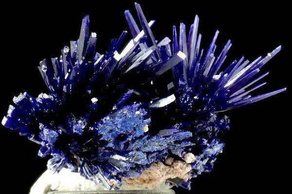 蓝铜矿晶体图片鉴赏