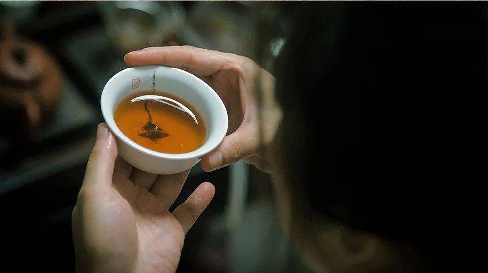 一杯茶,敬不甘的人生_生活