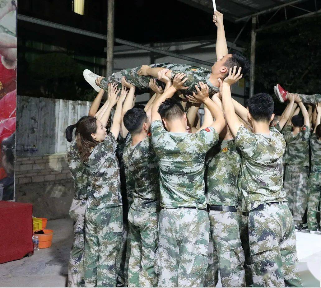 超越极限挑战自我全员运动a家家居拓展训练