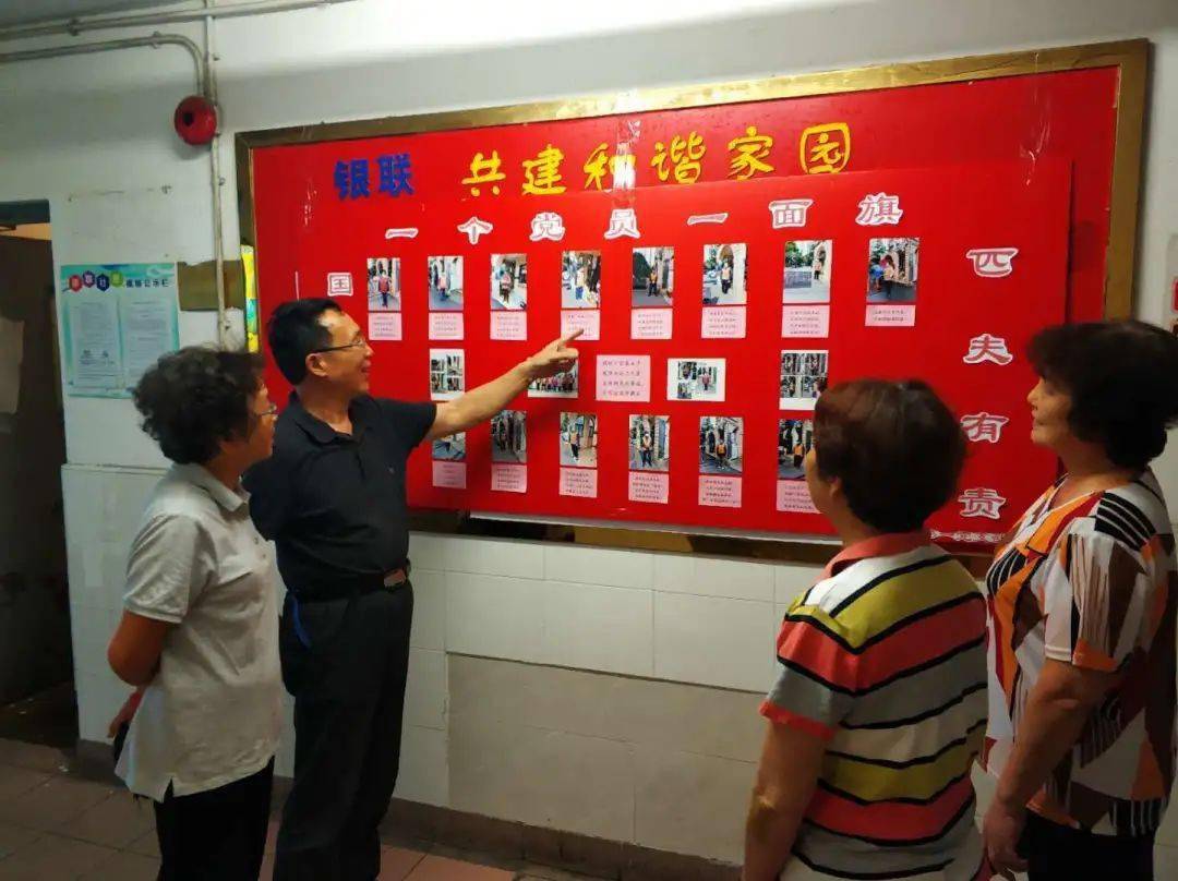 诗歌把生命情绪连了起来1顾正文荣获"社区之星"宣传海报曲阳路街道