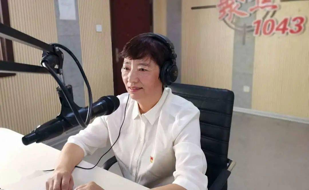 攻坚在行动县扶贫开发领导小组办公室党组书记主任刘玉文走进直播间