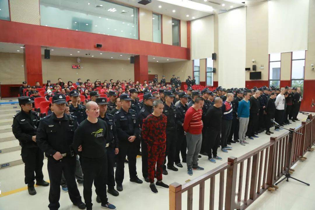 是扫黑除恶专项斗争开展以来,厦门市打击黑恶势力团伙犯罪的第一枪!