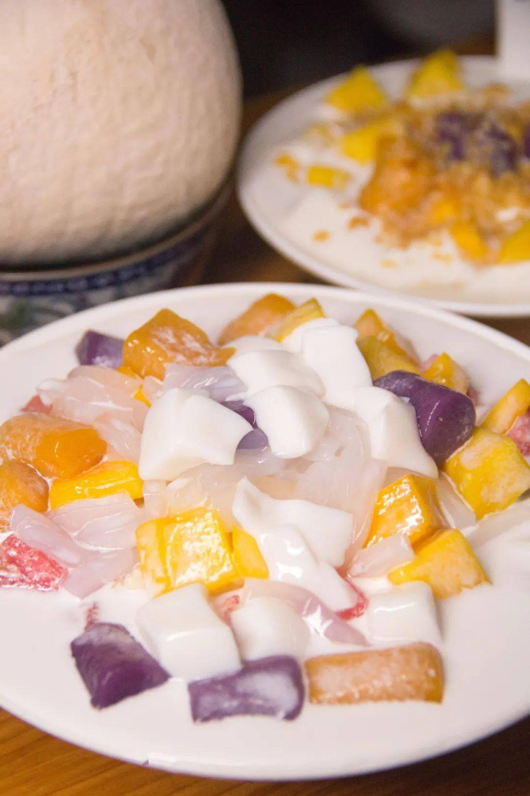 的椰味冰冰凉凉的绵密质地透着奶香藏在底下白白的奶冻用椰汁 奶制