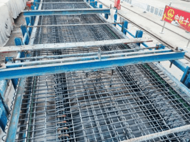 主线贯通新台高速二标段架梁主线全部完成