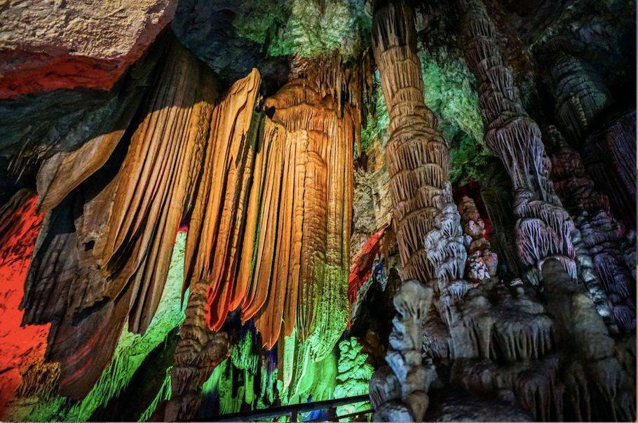 尊敬的游客朋友:北京石花洞风景区定于2020年10月16日起开放时间调整