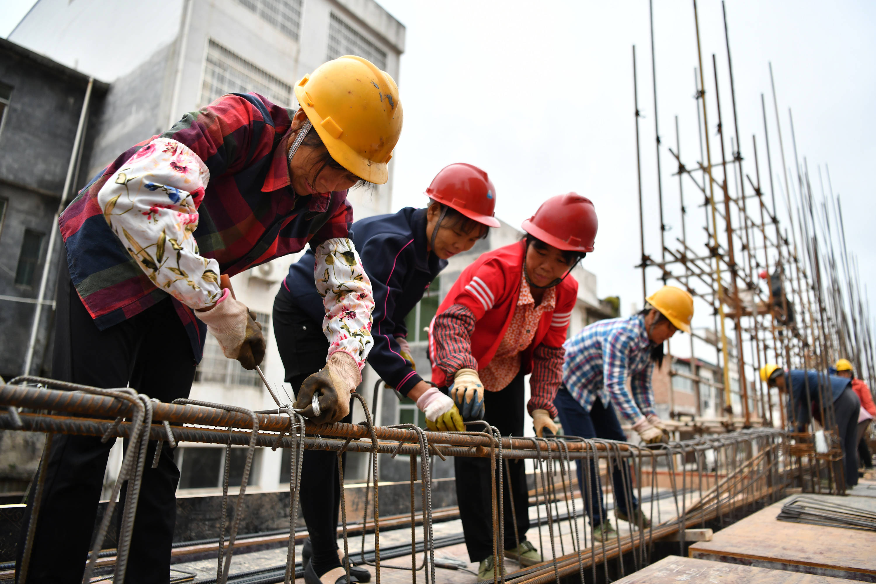 江西赣州:"女子务工队"展风采