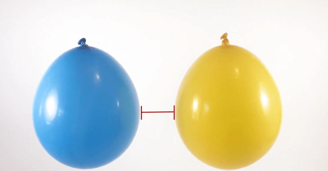 两个气球相互挤压图片