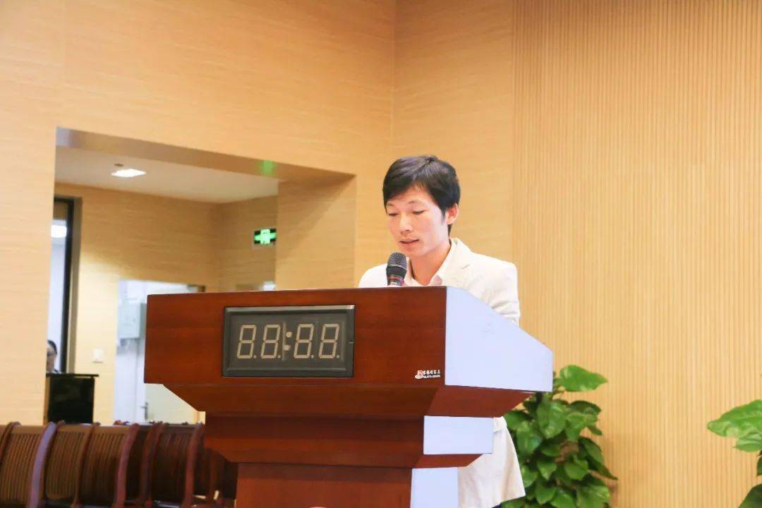青蓝结对 共普华章 ——柳州铁一初中,柳州崇远中学举行青年教师拜师