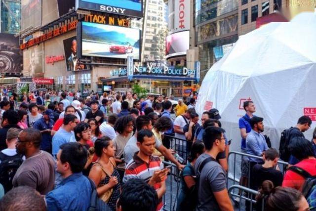 老外排队疯抢的中国品牌一加今年国内popup现场挤满人
