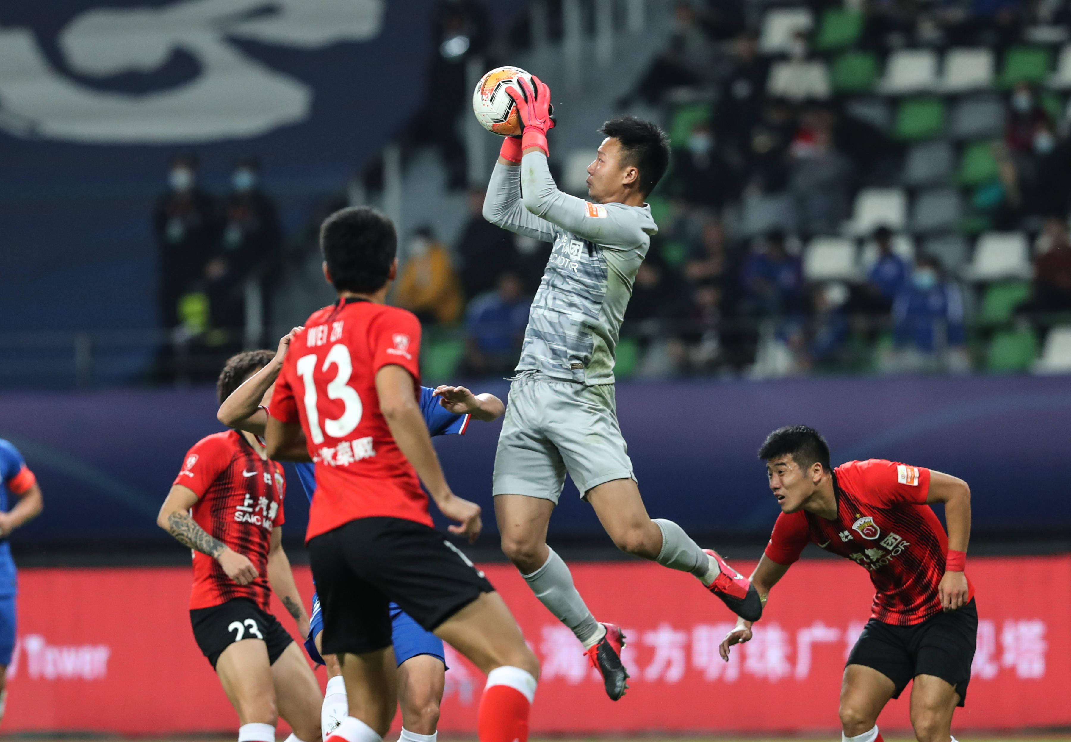 足球——中超联赛:上海绿地申花平上海上港