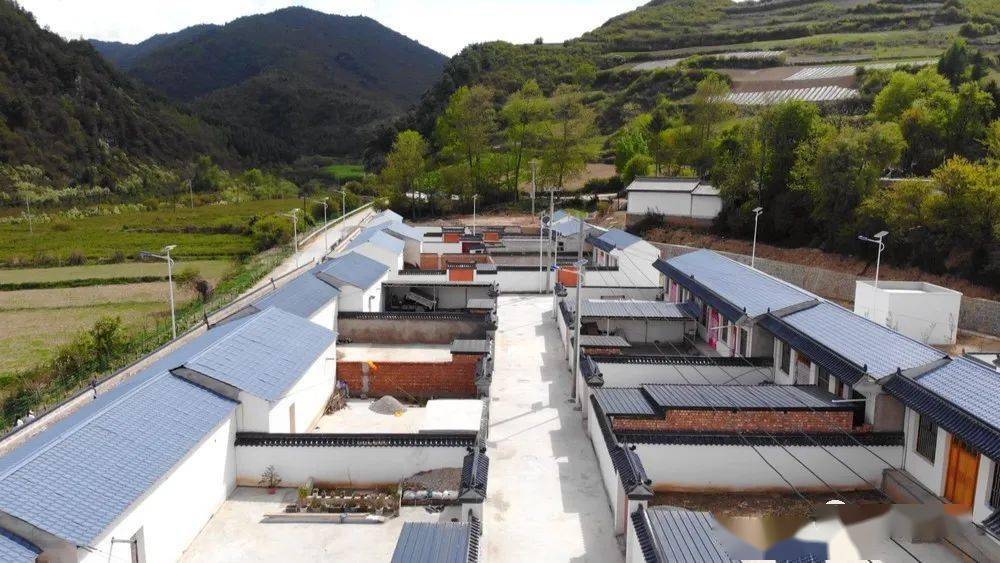 岷县力拔穷根冲出贫困奔向小康