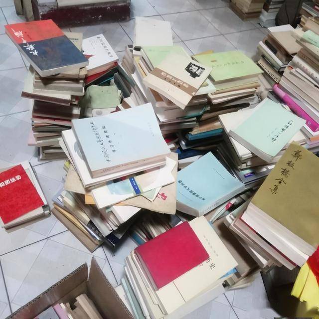 最近发现身边收旧书的人多了好几位,大概率也是要经营旧书吧