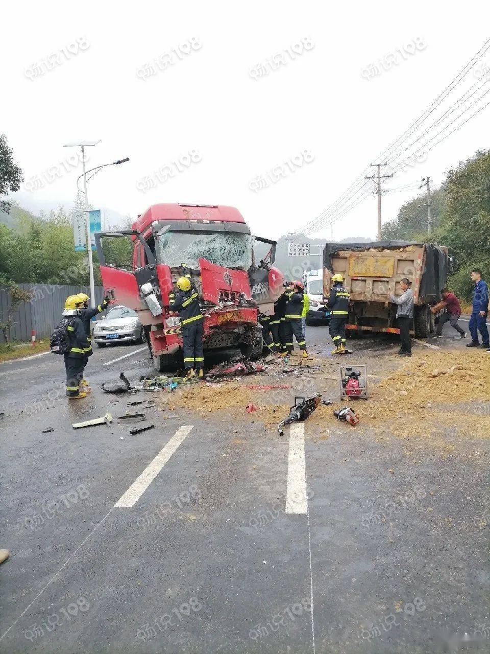 刚发生的重大交通事故图片