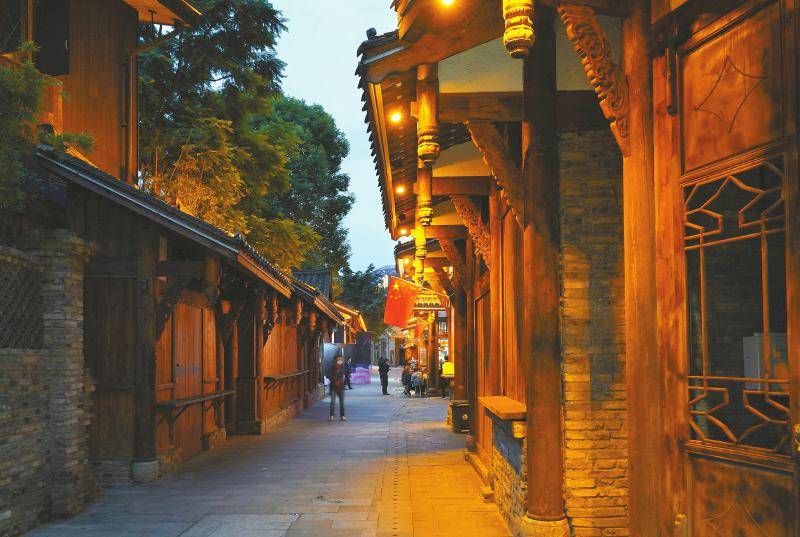 【四川日报】老街变身 "老成都"有"国际范"