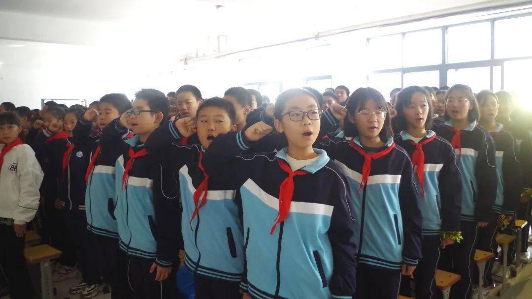 济南第五十六中学开展建队仪式暨传承红色基因不负韶华使命班级展演