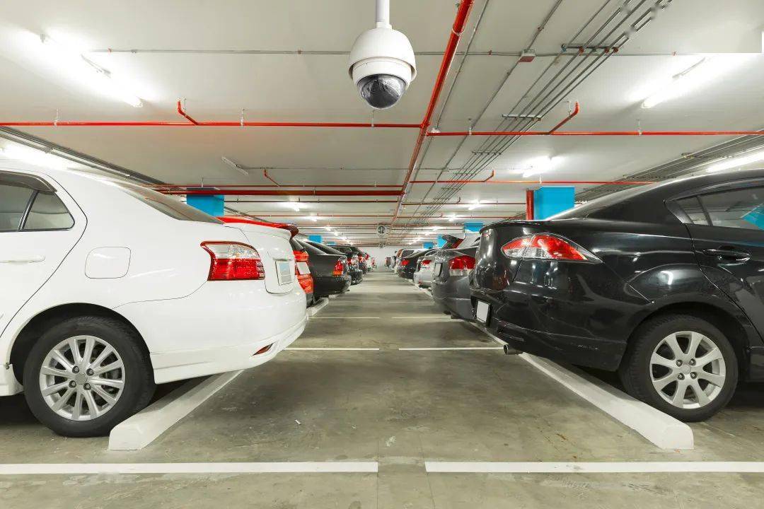 示意图一车一位,尊享专席停车入库,悠然自得停车场实时监控物业管理24