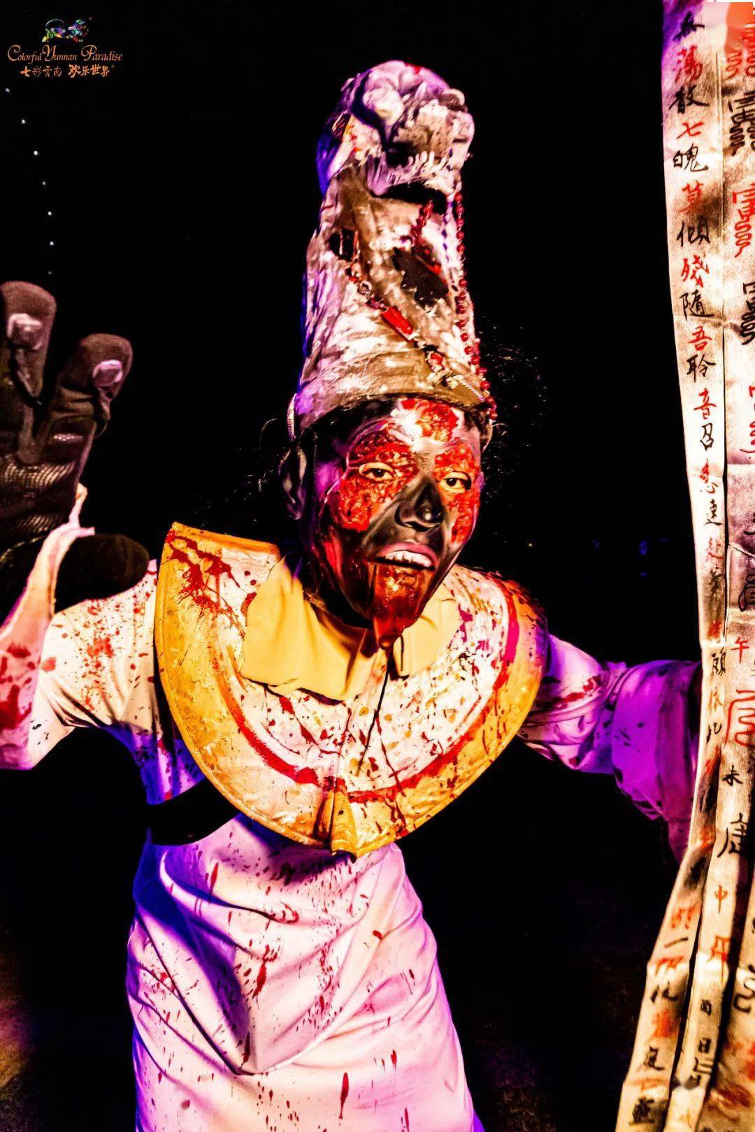 大笔一挥,生死簿一画从身后凑上来带着牛头马面,黑白无常神出鬼没的