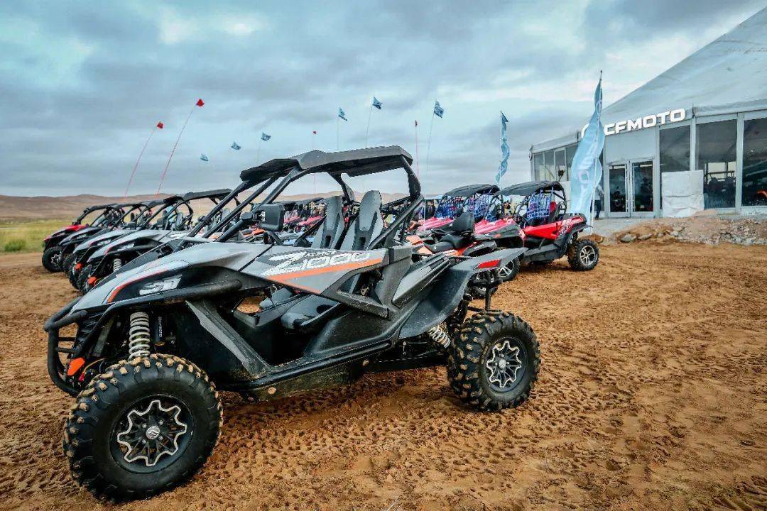 高妹vlog丨开cfmoto去沙漠,体验"玩具总动员"的快乐_全地形车