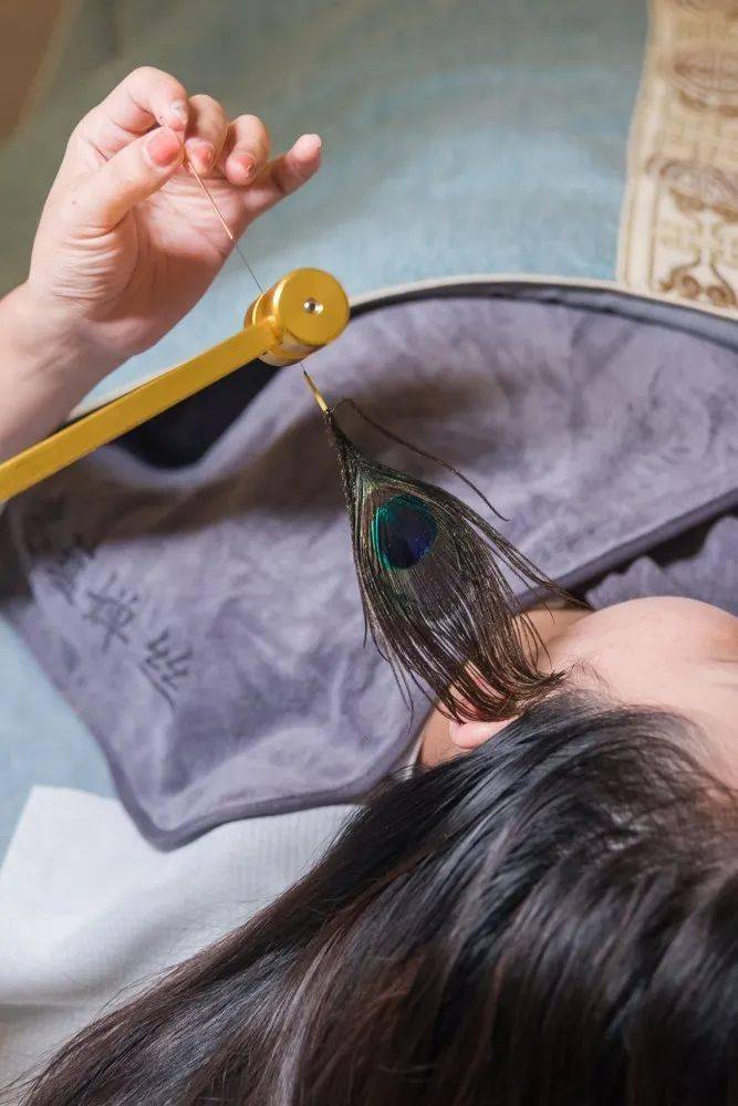 彻底的消毒 干净又卫生~ 专业的采耳技师会用轻柔的羽毛和音叉来