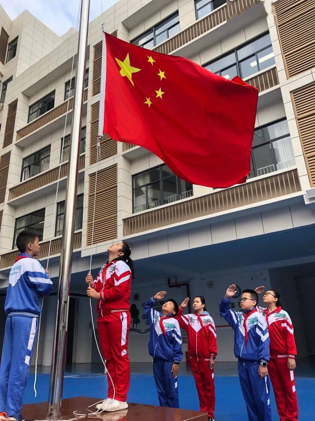 运动乐意缤纷征途浔阳区湖滨小学首届师生同乐趣味运动会隆重开幕