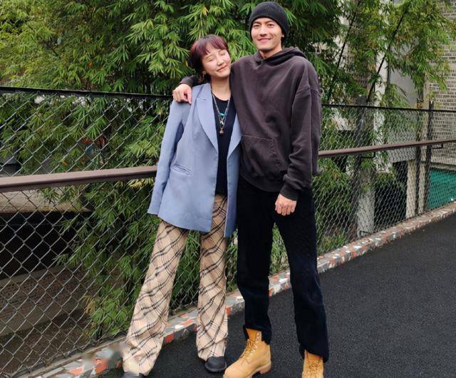 彭措离开节目就找到真爱?女孩和他很有夫妻相,难怪没选女一_微博