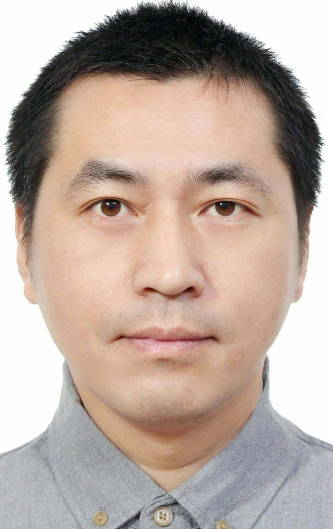 大老杨,原名杨保中,文艺男,诗词爱好者,酒类经营者.