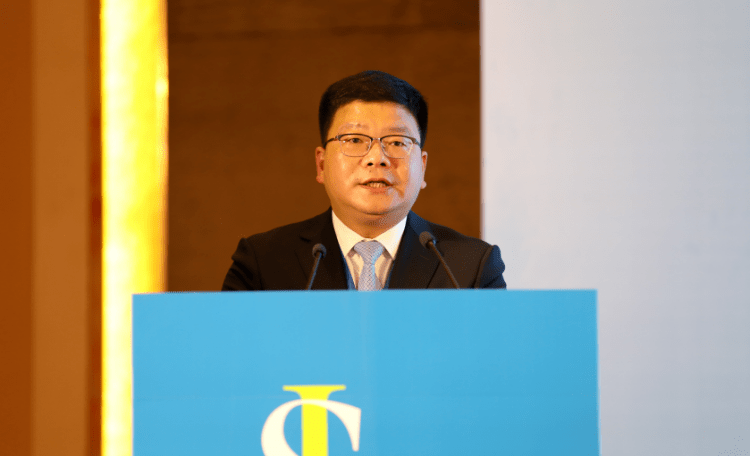 东源县委副书记,县长秦卫民致欢迎词广东省玻璃行业协会常务副会长黄