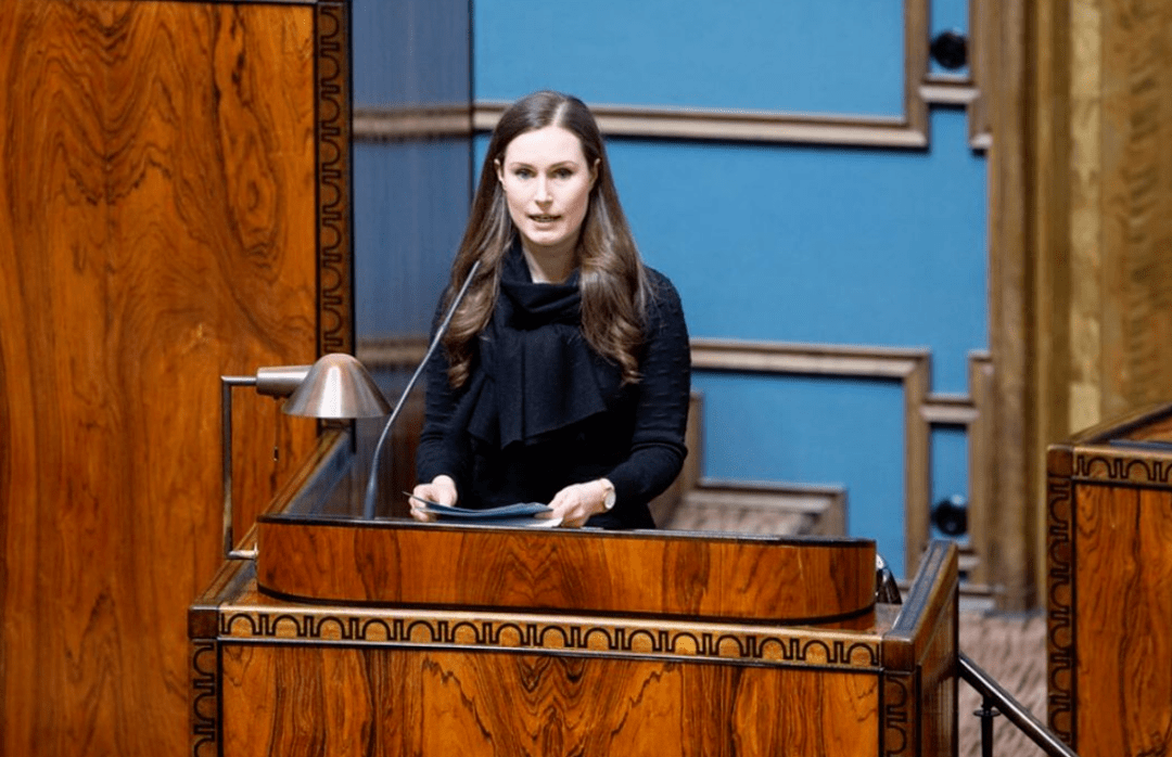 67她拍深v时尚大片曾当过收银员却成为全世界最年轻总理