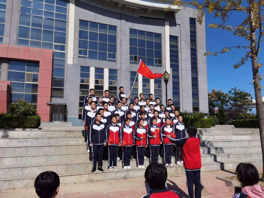 【基层动态】市第二中学举办红歌歌咏比赛