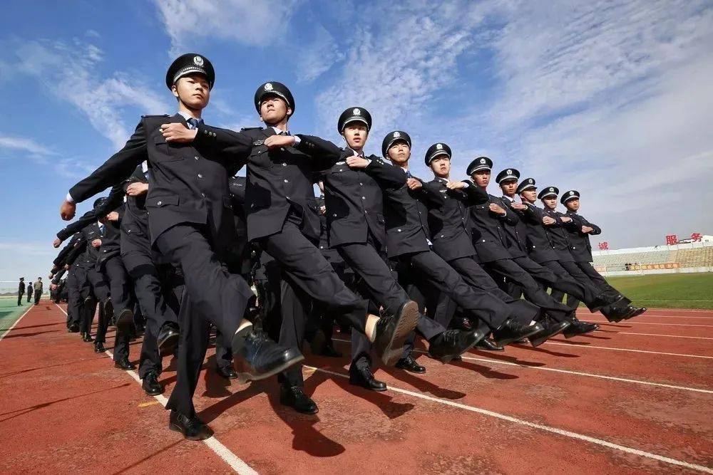 (來源:大連發布) 六十載篳路藍縷 風雨兼程,踏歌逐夢 一甲子勵精圖治