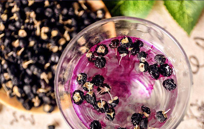 黑枸杞吃不对效果减一半,为什么黑枸杞在不同水中会变色?