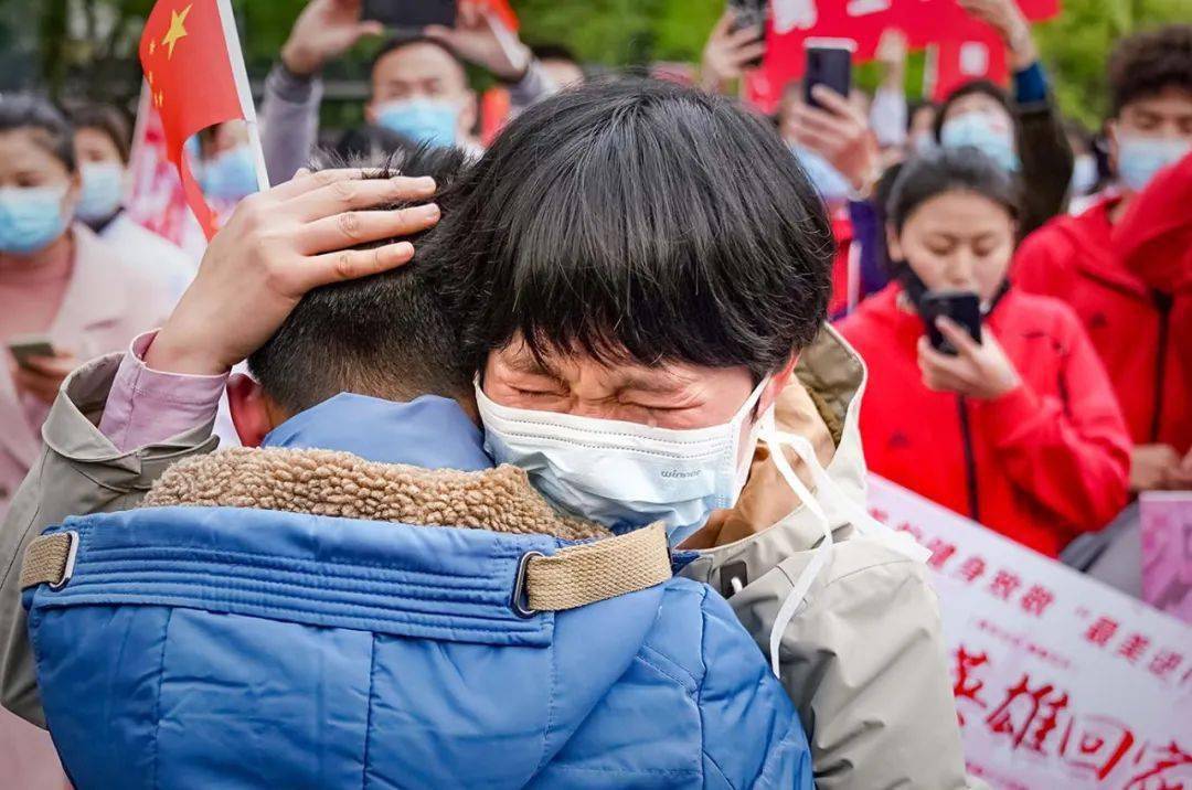 众志成城抗击疫情这些照片记录下的瞬间让人感动