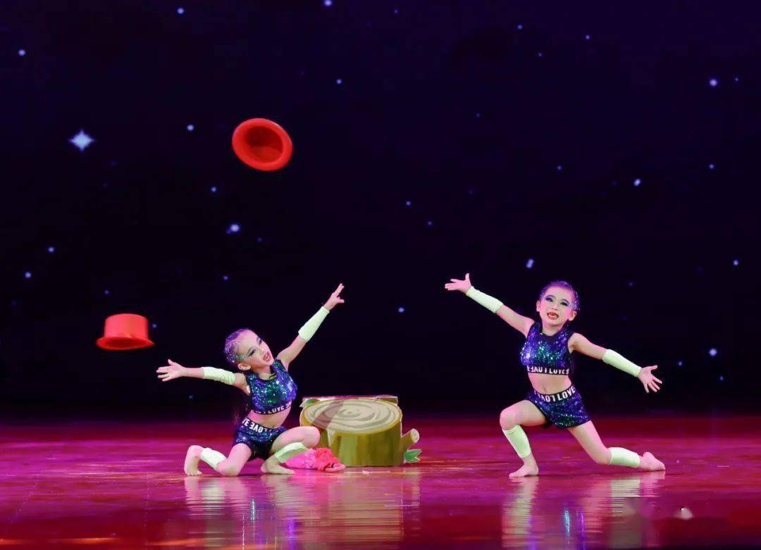 动感之星舞动八桂动感小超人们总决赛之旅完美归来