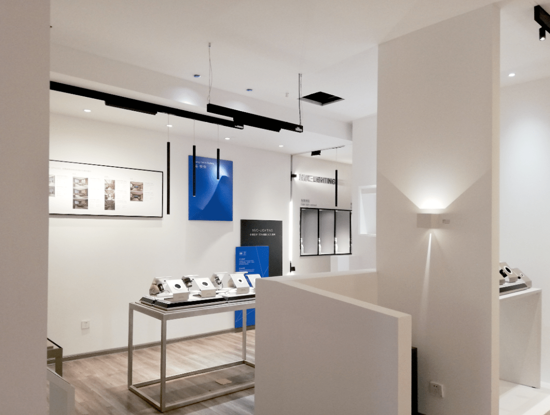 雷士照明高端展厅遍布神州展示灯光之美