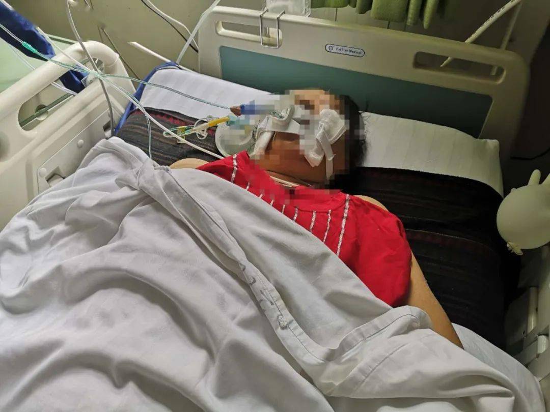 刚转入icu时处于浅昏迷状态,气管插管接呼吸机辅助呼吸,血糖高达30.