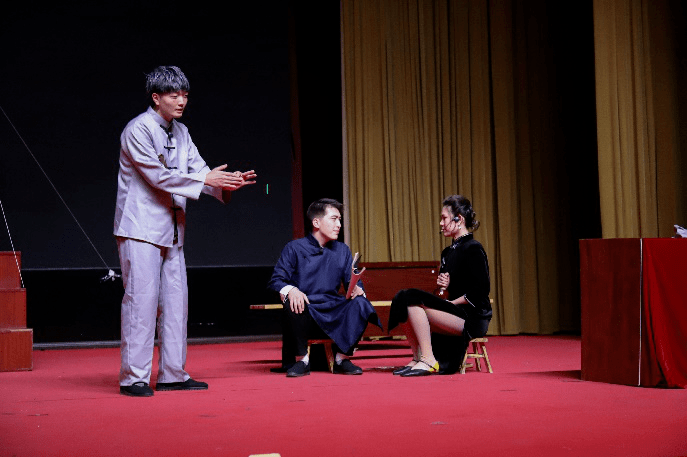 我校大学生火烈鸟话剧社窝头会馆圆满落幕