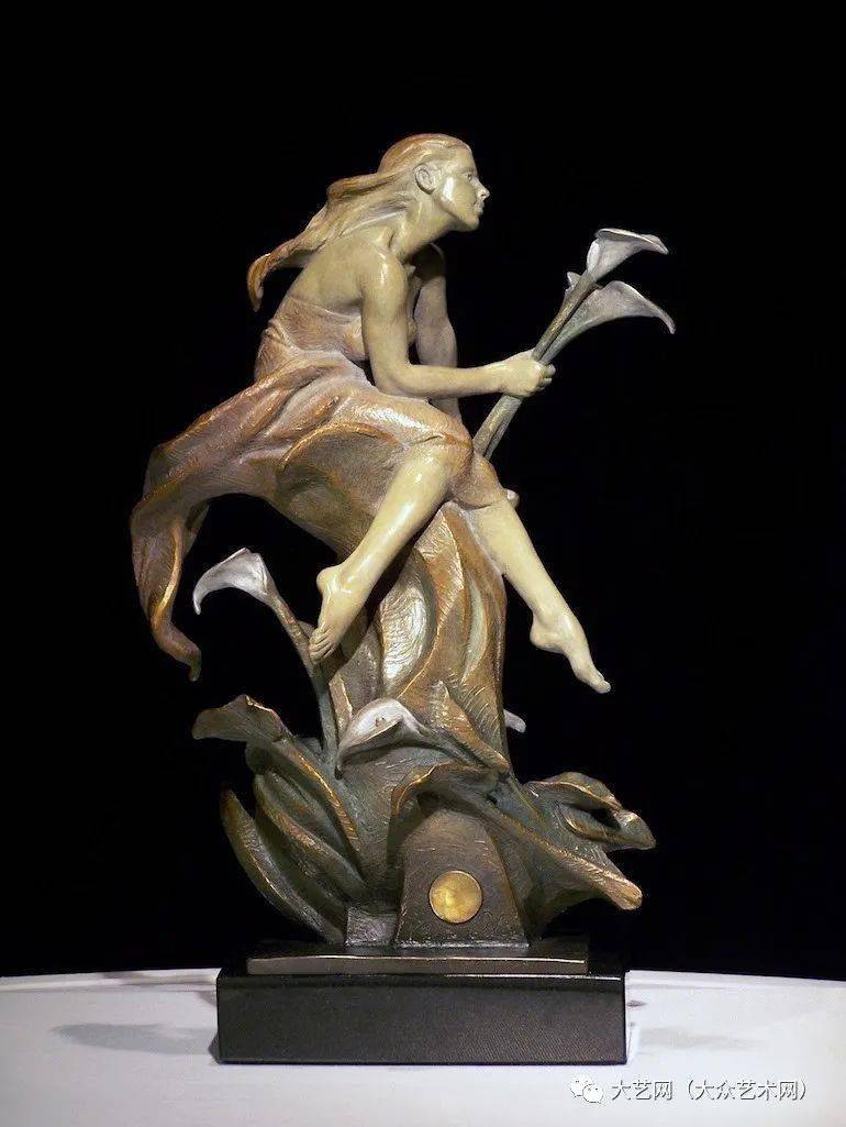 和泥土青铜融合冰岛出生美国具象女画家雕塑家瓦拉奥拉valaola作品