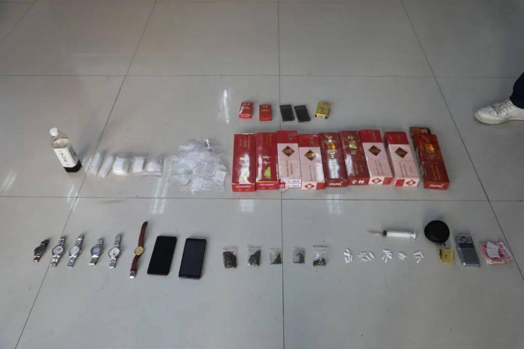 张北毒贩七根儿正在毒品交易时被警方抓获