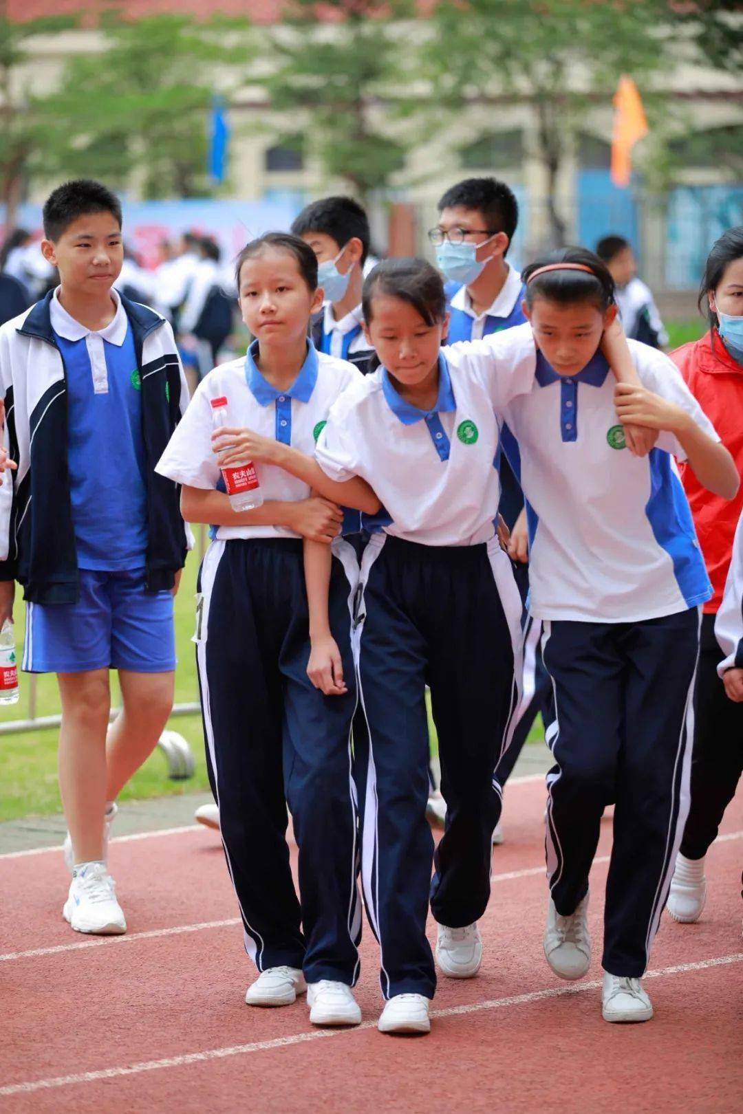 运动相伴,鲜活成长 ——记南湾沙塘布学校第四届田径运动会