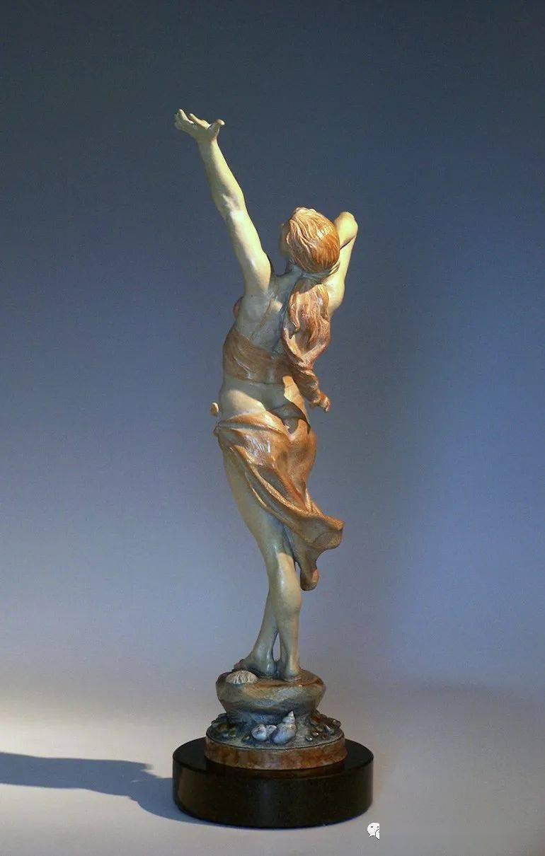 青铜融合 —— 冰岛出生美国具象女画家,雕塑家瓦拉 · 奥拉(vala ola